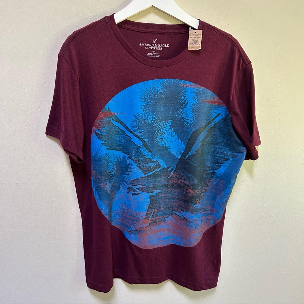 American Eagle Outfitters Maroon Short Sleeve Tee with Blue Graphic